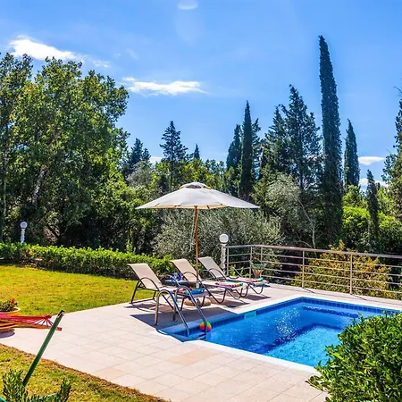 Villa Mirela Mikri *