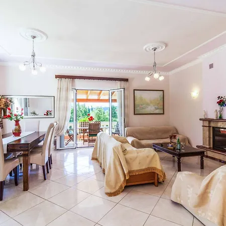 Mirela Mikri Villa Dassia (Corfu)