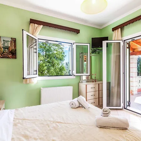 Mirela Mikri * Dassiá