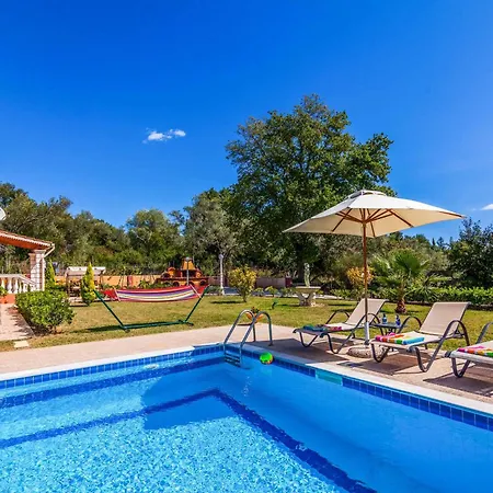 Mirela Mikri Villa Dassia (Corfu)