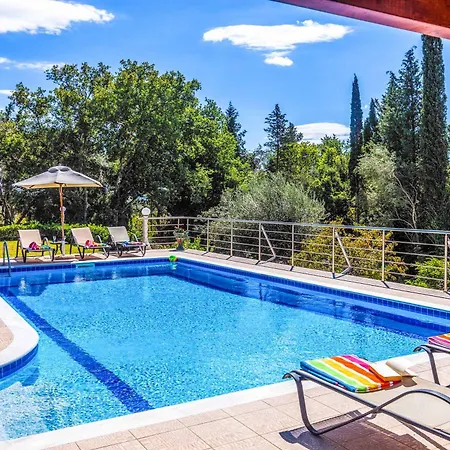 Mirela Mikri Villa Dassia (Corfu)