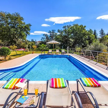 Villa Mirela Mikri *