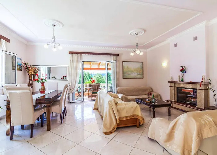 Mirela Mikri Villa Dassia (Corfu)